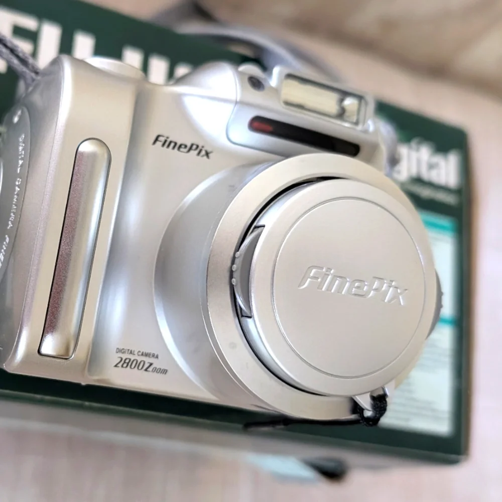 FUJIFILM FINEPIX 2800 MEGAPIXEL 6x OPTICAL ZOOM VIDEO & AUDIO DIGITAL CA…